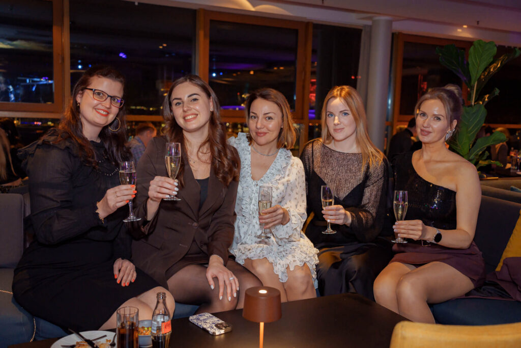 SkyLine Bar Party